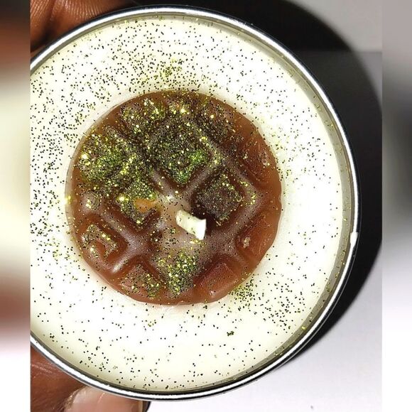 Hand crafted limited edition chocolate covered kisses candle - Picture 4 of 7